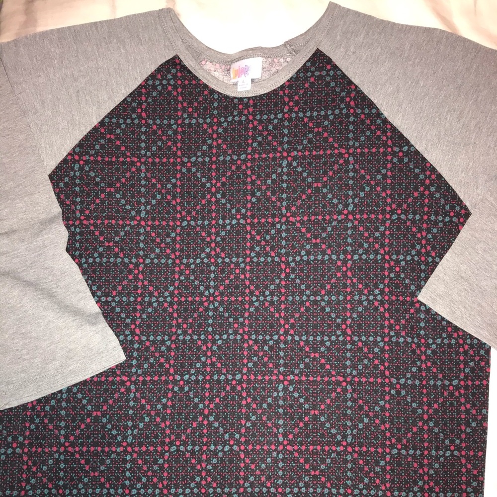 *NWT* LuLaRoe Baseball Tee